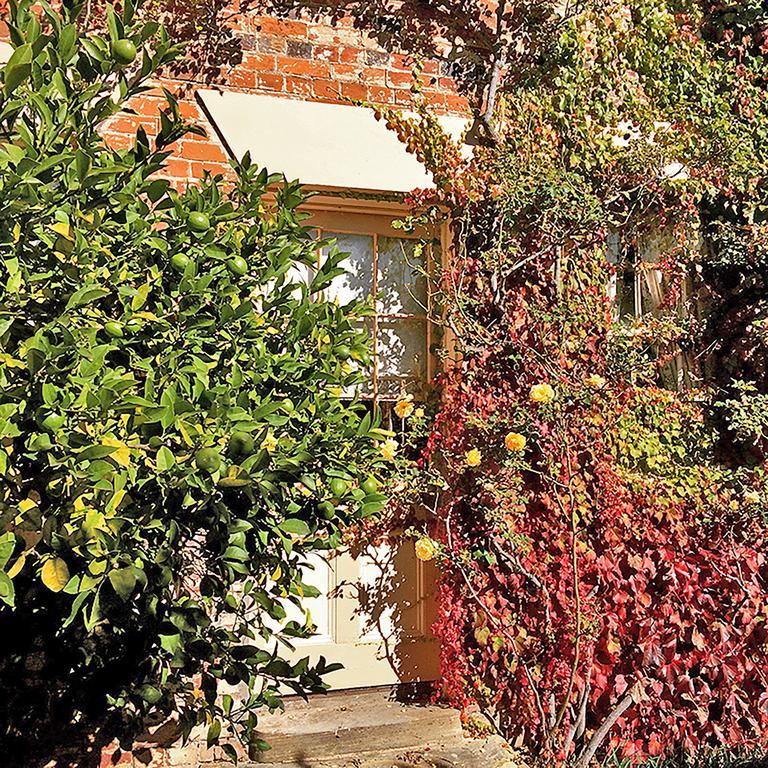 The Racecourse Inn Longford Exterior photo