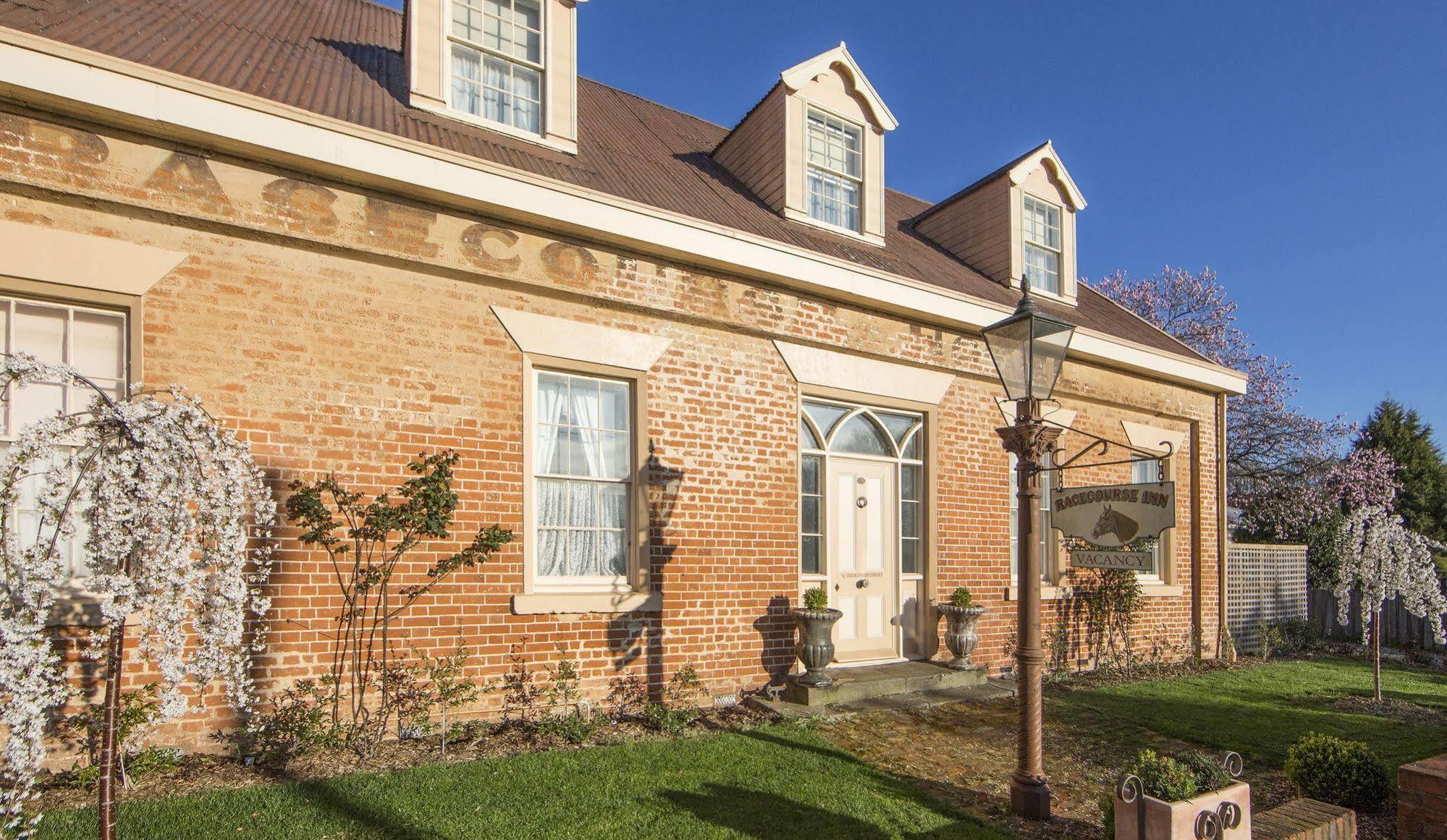 The Racecourse Inn Longford Exterior photo