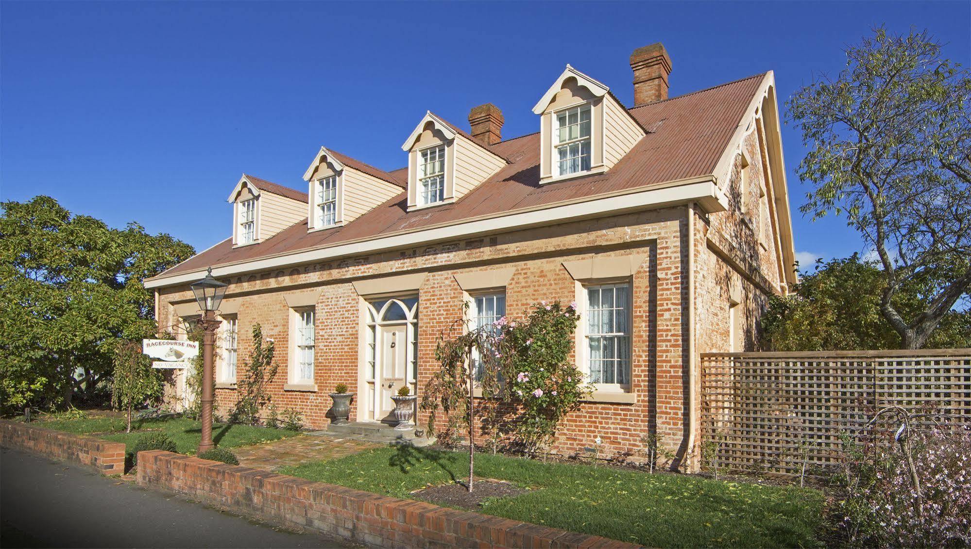 The Racecourse Inn Longford Exterior photo