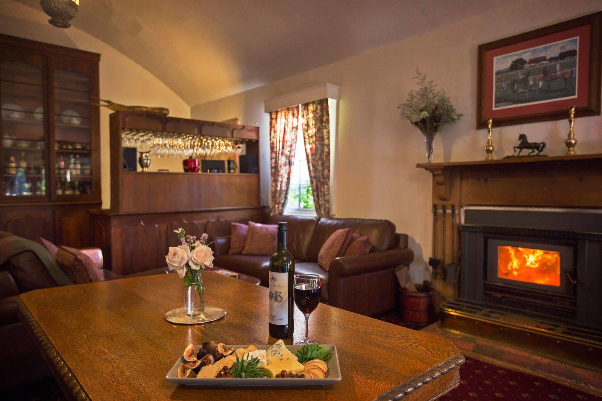 The Racecourse Inn Longford Exterior photo